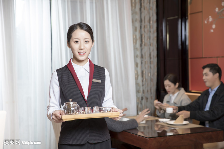 優(yōu)質(zhì)餐飲服務(wù)的細(xì)節(jié)之魂——酒店服務(wù)員倒茶禮儀